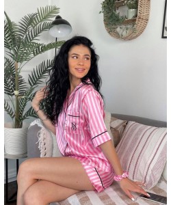 Pembe Çizgili Şortlu İpek Saten Takım Pembe Çizgili Şortlu İpek Saten Takım