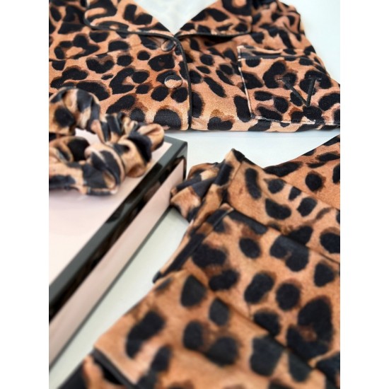 Leopar Desen Kadife Pijama Takımı Leopar Desen Kadife Pijama Takımı