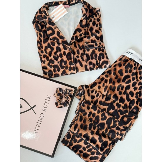 Leopar Desen Kadife Pijama Takımı Leopar Desen Kadife Pijama Takımı