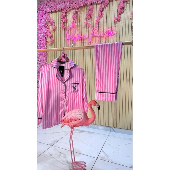 Pembe Çizgili İpek Saten Pijama Takımı Pembe Çizgili İpek Saten Pijama Takımı