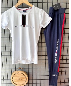 Beyaz T-Shirt & Lacivert Tayt Takım Beyaz T-Shirt & Lacivert Tayt Takım