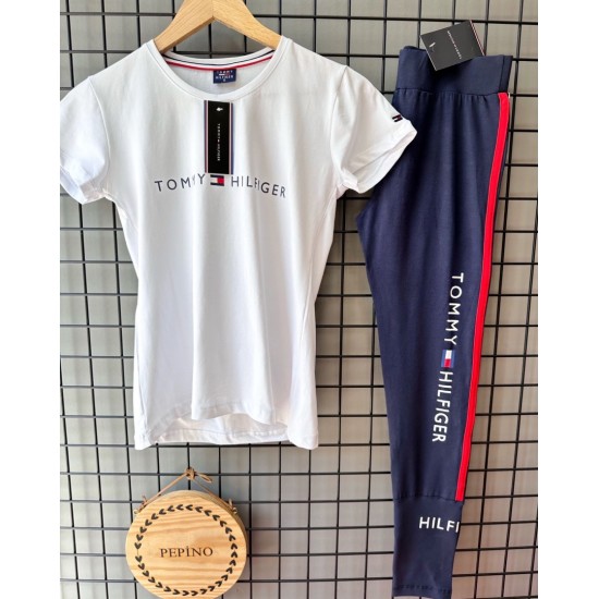 Beyaz T-Shirt & Lacivert Tayt Takım Beyaz T-Shirt & Lacivert Tayt Takım