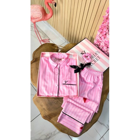 Gömlek Yaka Pembe Çizgili İpek Saten Pijama Takımı Gömlek Yaka Pembe Çizgili İpek Saten Pijama Takımı