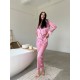 Pembe Çizgili İpek Saten Pijama Takımı Pembe Çizgili İpek Saten Pijama Takımı