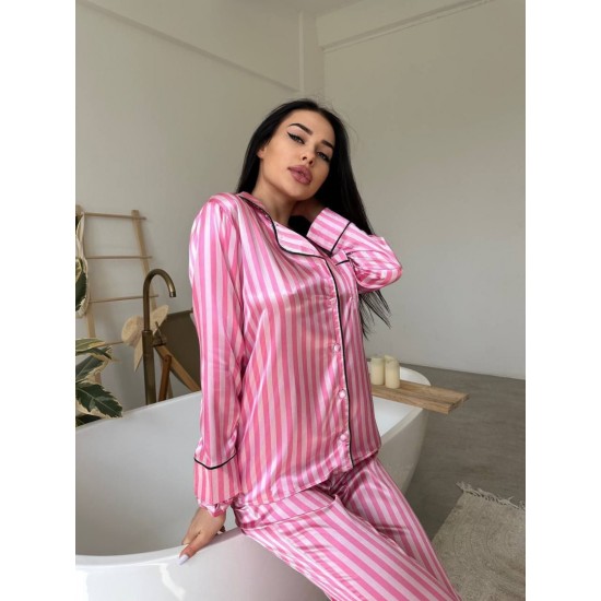 Pembe Çizgili İpek Saten Pijama Takımı Pembe Çizgili İpek Saten Pijama Takımı