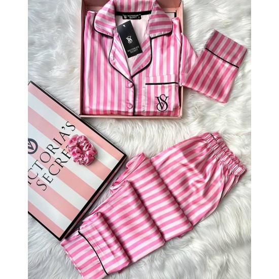 Pembe Çizgili İpek Saten Pijama Takımı Pembe Çizgili İpek Saten Pijama Takımı