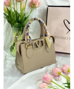 Valentino Bej Fular Deraylı Çanta Valentino Bej Fular Deraylı Çanta