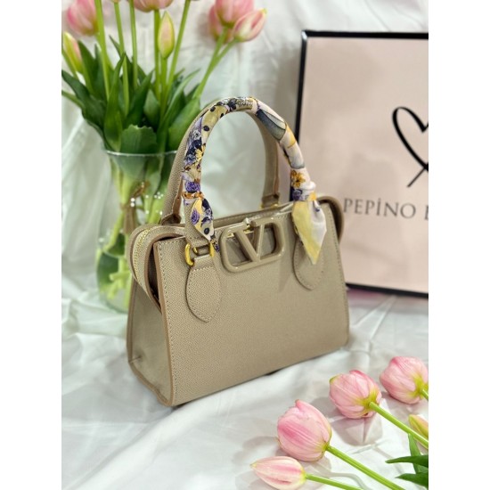 Valentino Bej Fular Deraylı Çanta